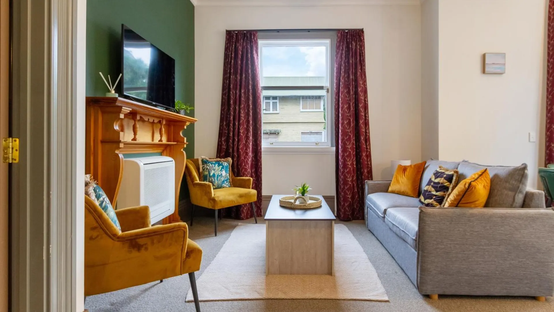 2 Bedroom 2 Bath Modern Heritage Near Art Gallery Christchurch 0*,