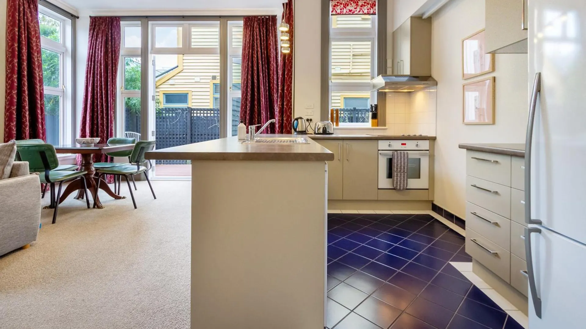 2 Bedroom 2 Bath Modern Heritage Near Art Gallery Christchurch
