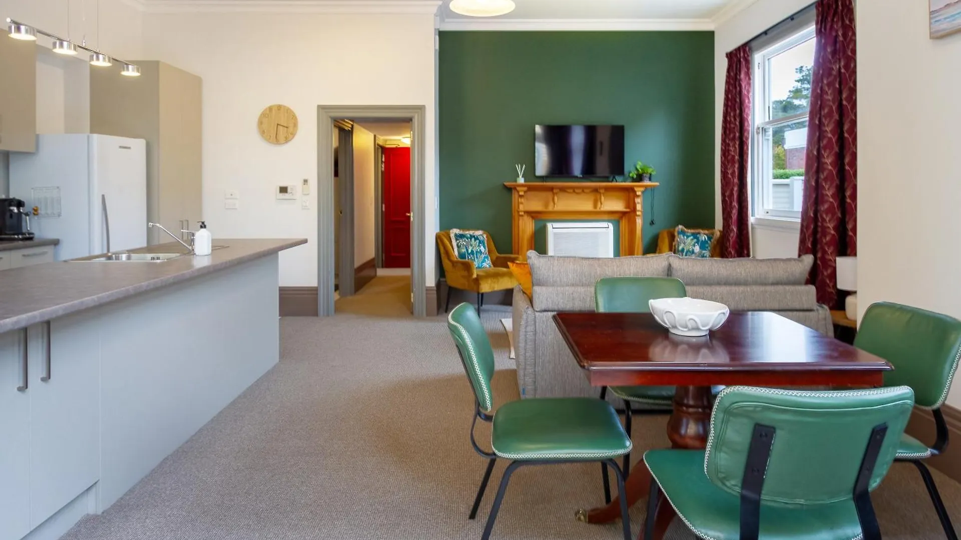 2 Bedroom 2 Bath Modern Heritage Near Art Gallery contacts