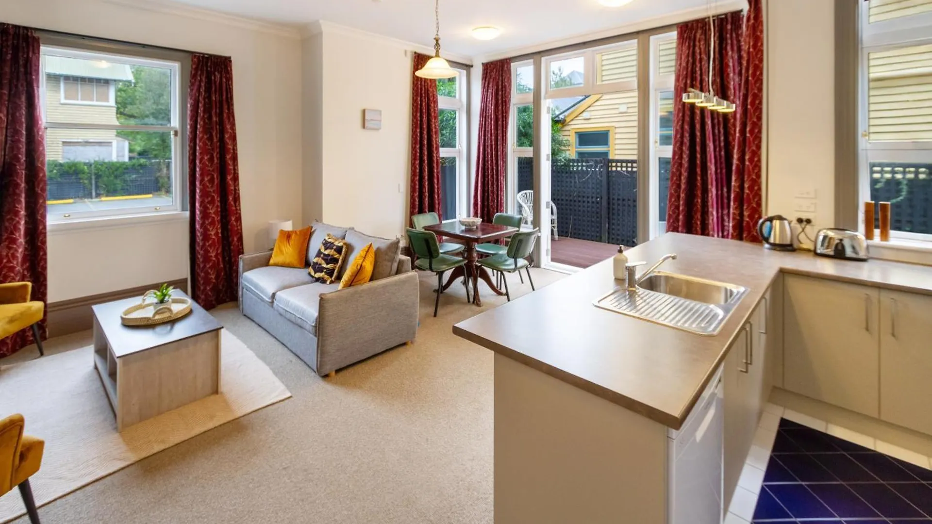 2 Bedroom 2 Bath Modern Heritage Near Art Gallery Christchurch Apartman