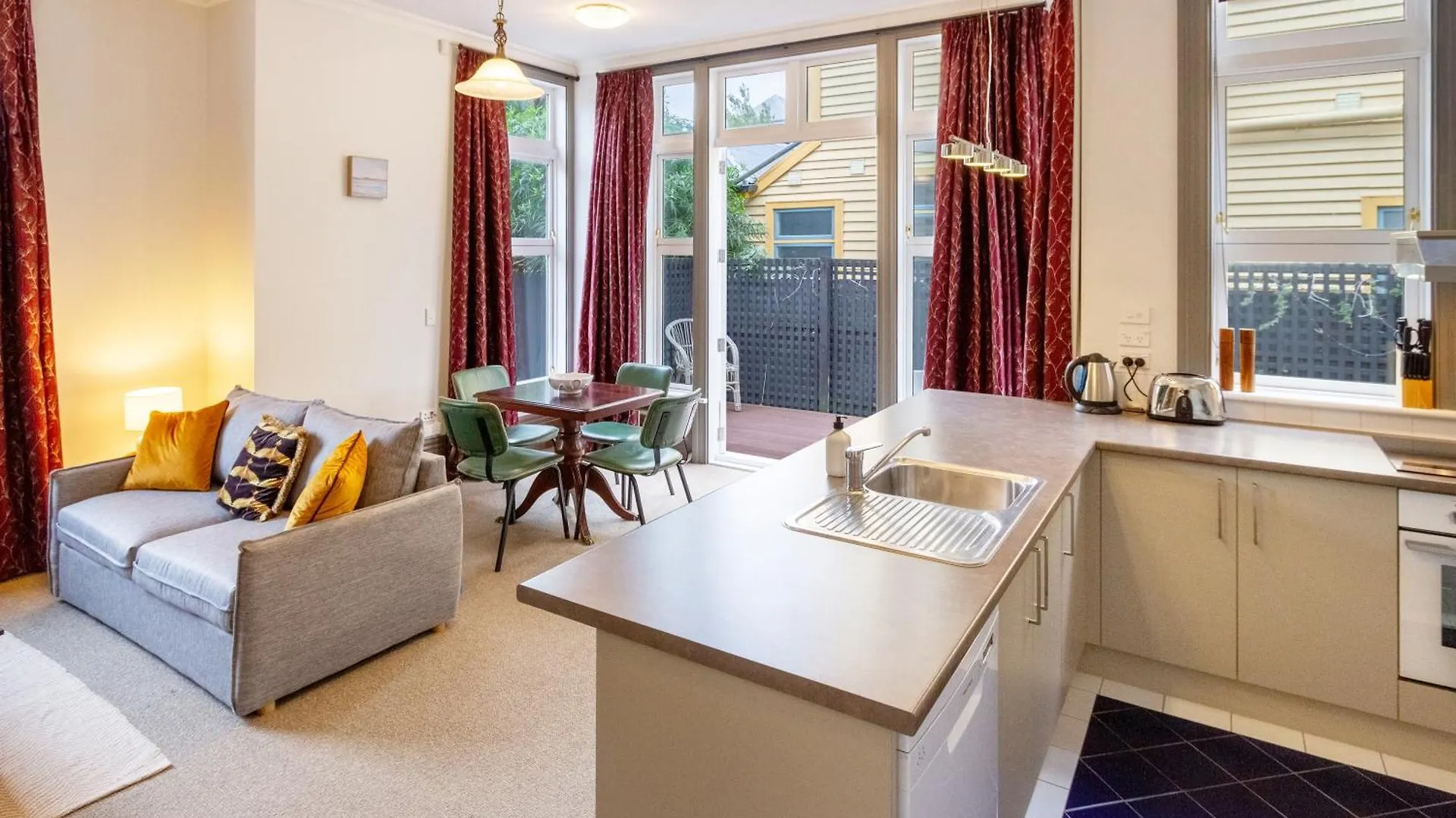 2 Bedroom 2 Bath Modern Heritage Near Art Gallery Christchurch